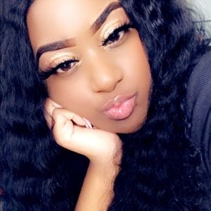 Meet your Posher, Alexis